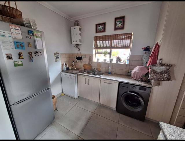 6 BEDROOM HOUSE FOR SALE IN SEEMEEU PARK